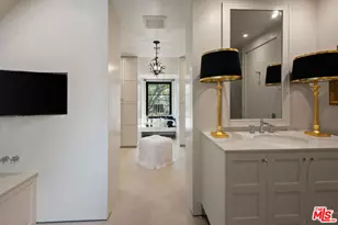 943 Moraga Dr, Los Angeles, CA 90049 - Photo 19