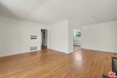 10328 Louisiana Ave, Los Angeles, CA 90025 - Photo 11
