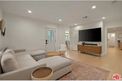 11825 Pacific Ave, Los Angeles, CA 90066 - Photo 17