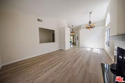 15632 Meadow Dr, Santa Clarita, CA 91387 - Photo 11