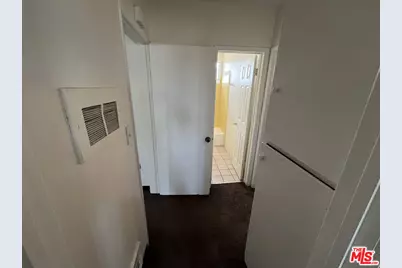 9111 S Baring Cross St, Los Angeles, CA 90044 - Photo 23