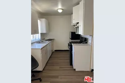 9111 S Baring Cross St, Los Angeles, CA 90044 - Photo 11
