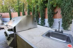 7796 Skyhill Dr, Los Angeles, CA 90068 - Photo 27