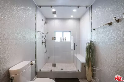 7796 Skyhill Dr, Los Angeles, CA 90068 - Photo 23