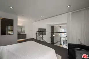 7062 Hawthorn Ave, Los Angeles, CA 90028 - Photo 13