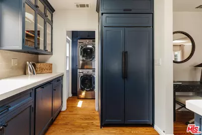9008 Elevado St, West Hollywood, CA 90069 - Photo 13