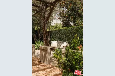 9008 Elevado St, West Hollywood, CA 90069 - Photo 3