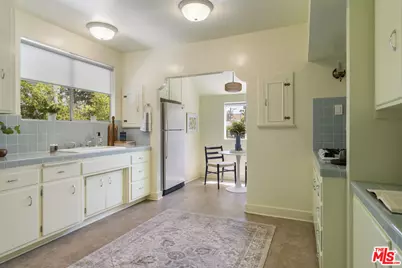 585 N Irving Blvd, Los Angeles, CA 90004 - Photo 19