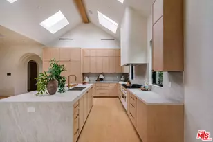 1605 S Point View St, Los Angeles, CA 90035 - Photo 1