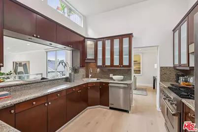 8715 Sunset Plaza Ter, Los Angeles, CA 90069 - Photo 9