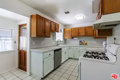 14142 Hortense St, Los Angeles, CA 91423 - Photo 17