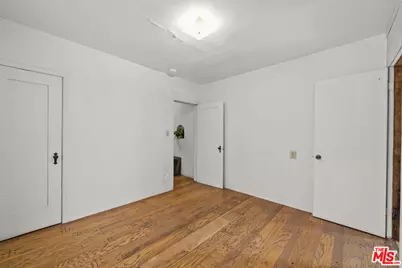 427 S Orchard Dr, Burbank, CA 91506 - Photo 17