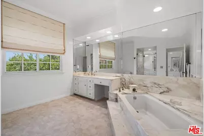 2720 Aqua Verde Cir, Los Angeles, CA 90077 - Photo 19