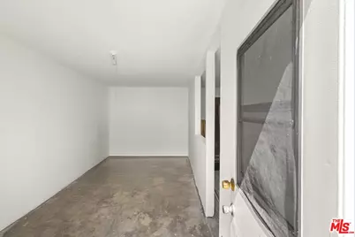 1361 Keniston Ave, Los Angeles, CA 90019 - Photo 13