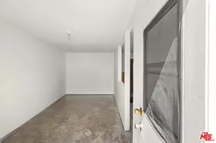 1361 Keniston Ave, Los Angeles, CA 90019 - Photo 13