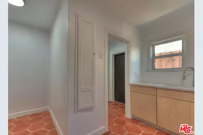1361 Keniston Ave, Los Angeles, CA 90019 - Photo 19
