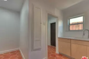 1361 Keniston Ave, Los Angeles, CA 90019 - Photo 19