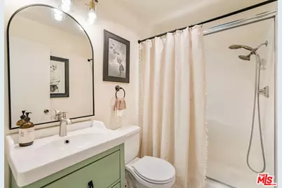 19051 Brasilia Dr, Los Angeles, CA 91326 - Photo 35