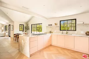 8353 Sunset View Dr, Los Angeles, CA 90069 - Photo 15