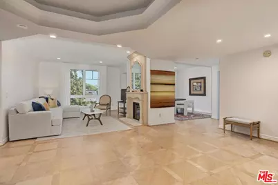 430 N Oakhurst Dr #202, Beverly Hills, CA 90210 - Photo 5
