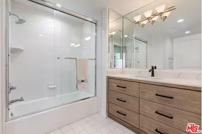 430 N Oakhurst Dr #202, Beverly Hills, CA 90210 - Photo 25