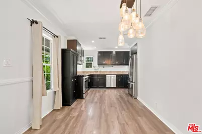 7048 Zelzah Ave, Los Angeles, CA 91335 - Photo 11