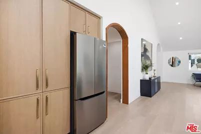 3926 S Ridgeley Dr, Los Angeles, CA 90008 - Photo 9