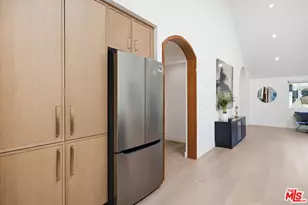 3926 S Ridgeley Dr, Los Angeles, CA 90008 - Photo 9