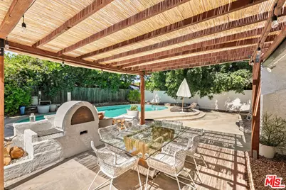 22245 Leadwell St, Los Angeles, CA 91303 - Photo 19