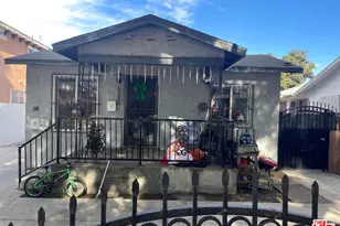 915 E 76th Pl, Los Angeles, CA 90001 - Photo 1