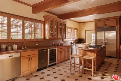8233 Roxbury Rd, Los Angeles, CA 90069 - Photo 5