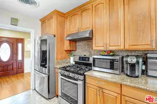 7523 N Ontario St, Burbank, CA 91504 - Photo 7