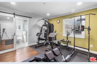 1043 S Victoria Ave, Los Angeles, CA 90019 - Photo 25