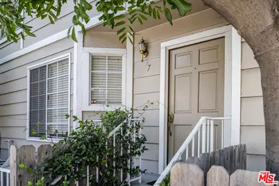 154 N Meridith Ave #7, Pasadena, CA 91106 - Photo 3