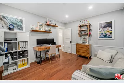7030 De Longpre Ave, Los Angeles, CA 90028 - Photo 23
