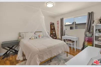 18550 Hatteras St #100, Tarzana, CA 91356 - Photo 11
