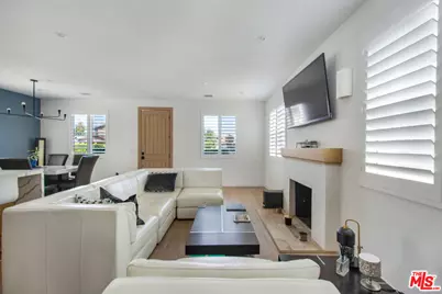 3763 S Gramercy Pl, Los Angeles, CA 90018 - Photo 3