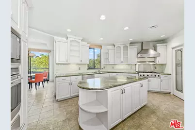 450 N Maple Dr #401, Beverly Hills, CA 90210 - Photo 15
