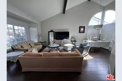 28735 Citrus Pl, Santa Clarita, CA 91390 - Photo 15