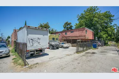 612 E 83rd St, Los Angeles, CA 90001 - Photo 11