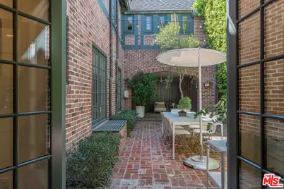 560 S Bronson Ave #A, Los Angeles, CA 90004 - Photo 19