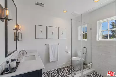 560 S Bronson Ave #A, Los Angeles, CA 90004 - Photo 51