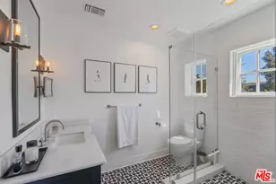 560 S Bronson Ave, Los Angeles, CA 90004 - Photo 51