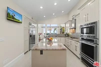 12544 The Vista, Los Angeles, CA 90049 - Photo 17