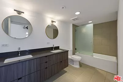 742 Brooks Ave, Los Angeles, CA 90291 - Photo 13