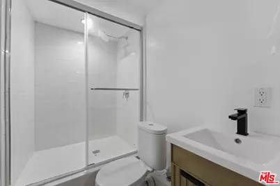 6018 S Harcourt Ave, Los Angeles, CA 90043 - Photo 23
