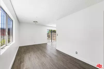 11477 Amboy Ave, San Fernando, CA 91340 - Photo 3