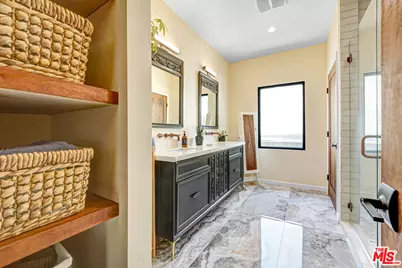 2823 S Bronson Ave, Los Angeles, CA 90018 - Photo 21