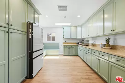 7501 Earldom Ave, Playa del Rey, CA 90293 - Photo 9