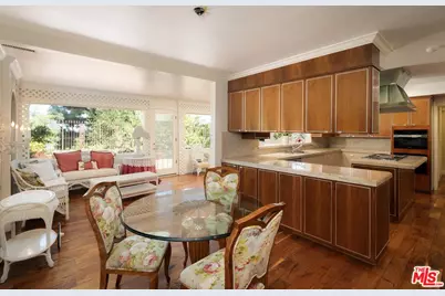16172 Royal Oak Rd, Encino, CA 91436 - Photo 13
